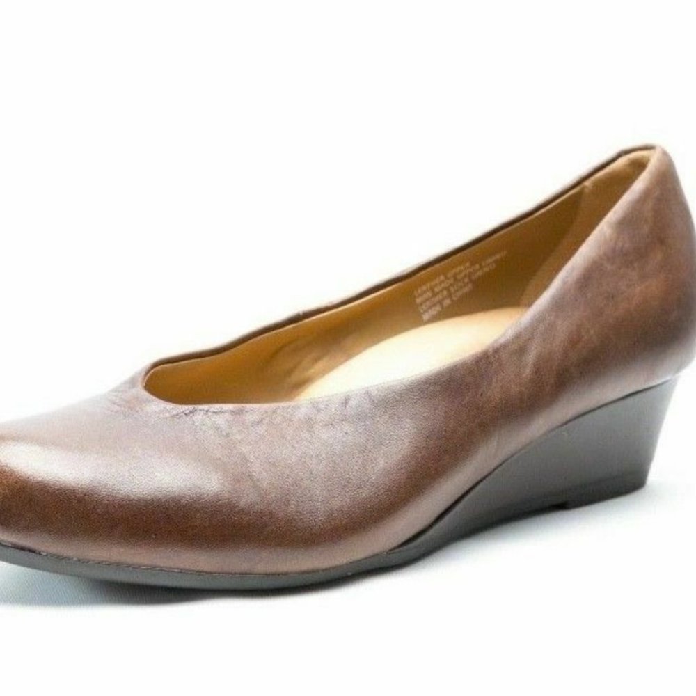 Earth Woodbury Wide Bark Wedge Heel Leather Pumps